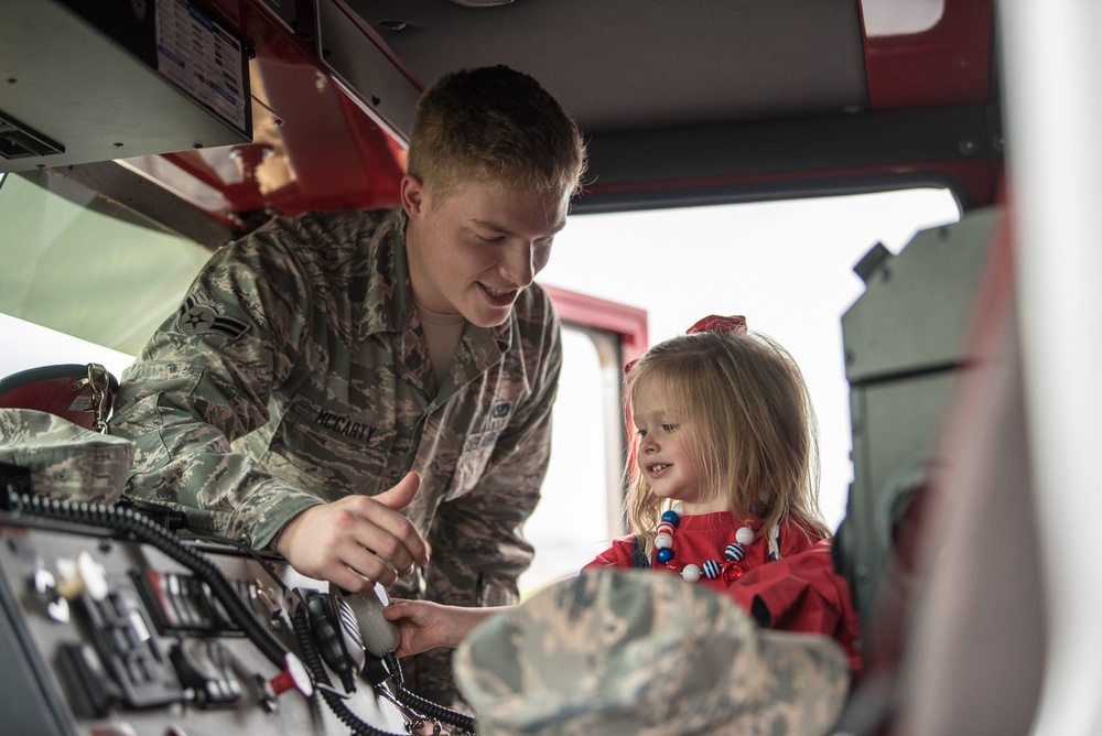 Kentucky Air Guard celebrates Family Day