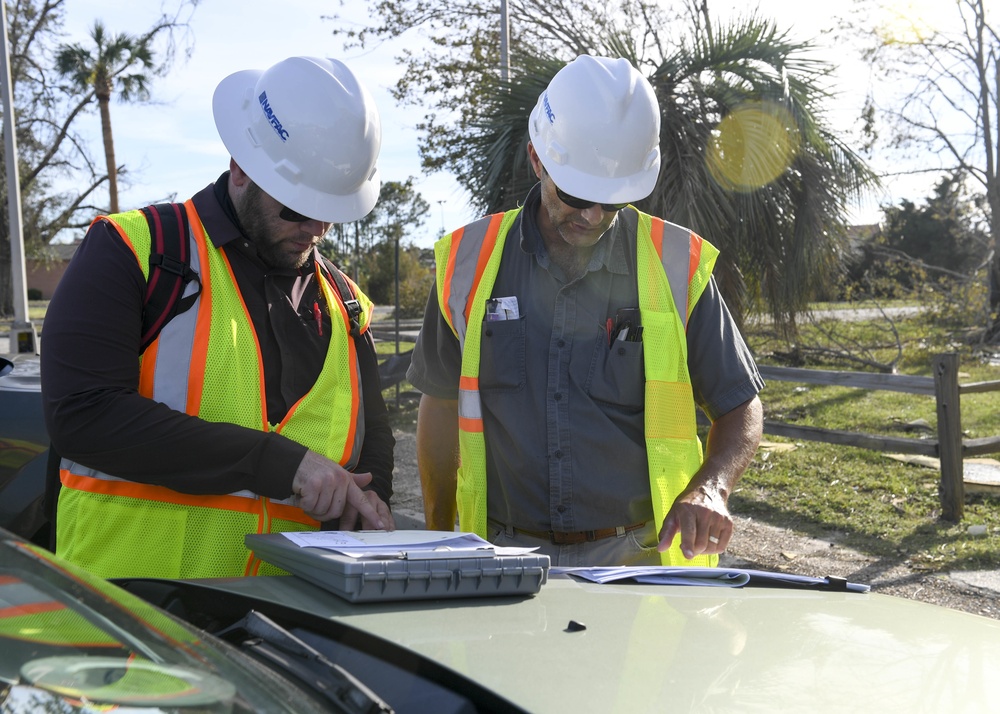 NAVFAC Southeast CERT assesses damage to NSA Panama City