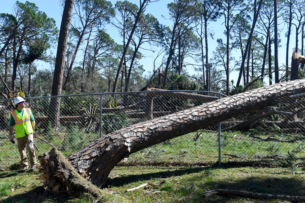 NAVFAC Southeast CERT assesses damage to NSA Panama City