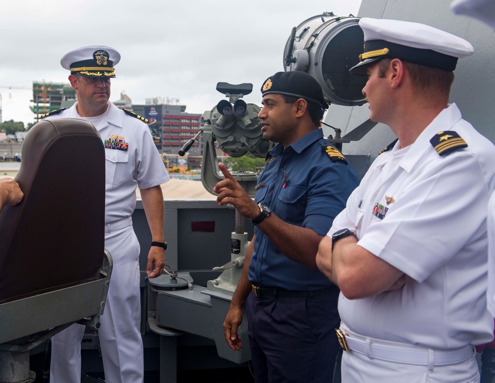 USS Shoup Arrives to Fiji