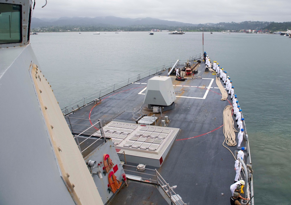 USS Shoup Arrives to Fiji