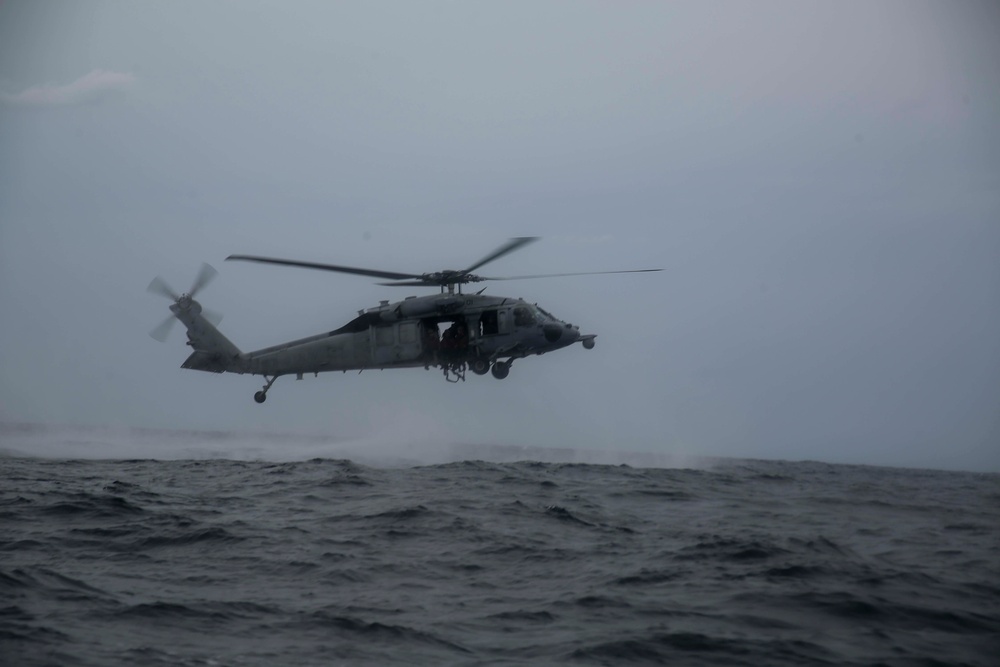 The 31st MEU’s Amphibious Reconnaissance Platoon practice Helocast aboard the Wasp