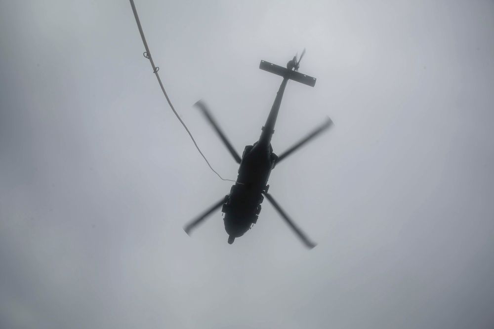 The 31st MEU’s Amphibious Reconnaissance Platoon practice Helocast aboard the Wasp