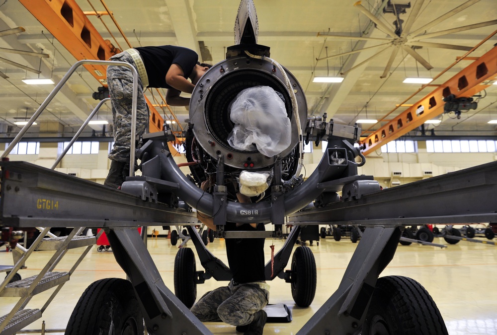 18th CMS provides 18th Wing's engine