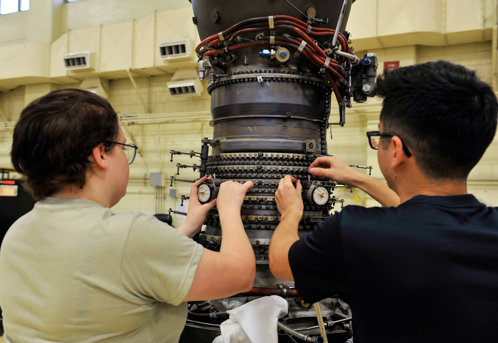 18th CMS provides 18th Wing's engine