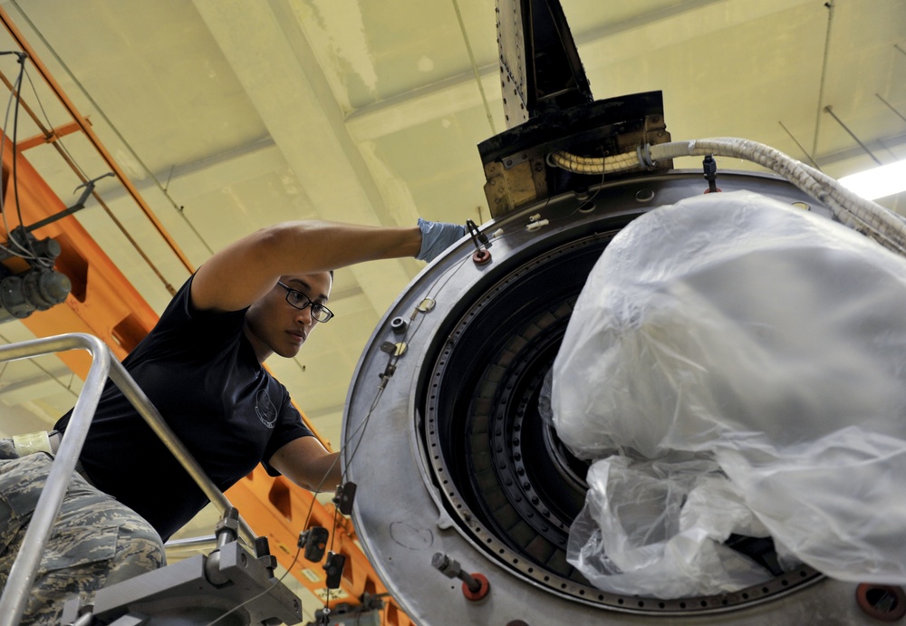 18th CMS provides 18th Wing's engine