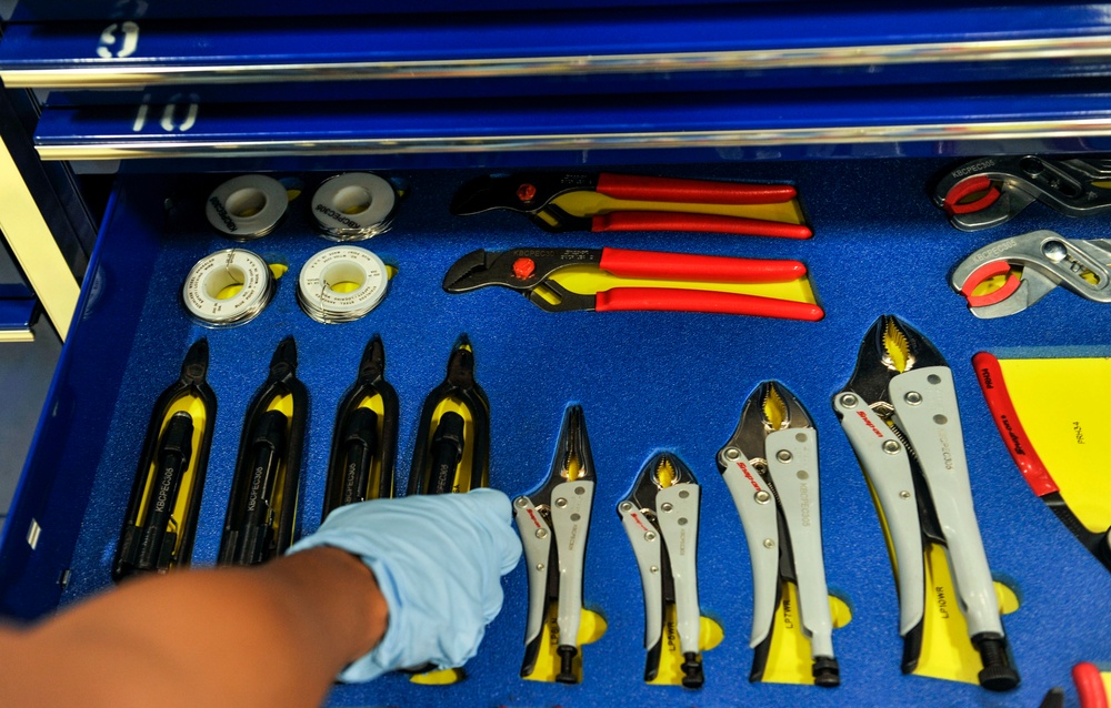 18th CMS provides 18th Wing's engine