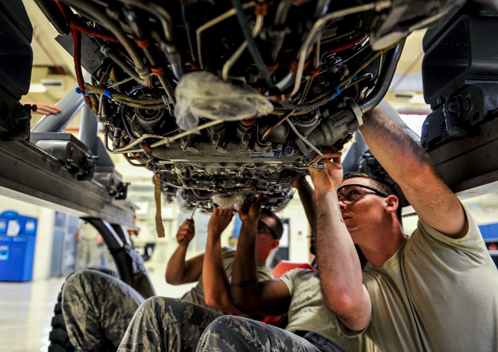 18th CMS provides 18th Wing's engine