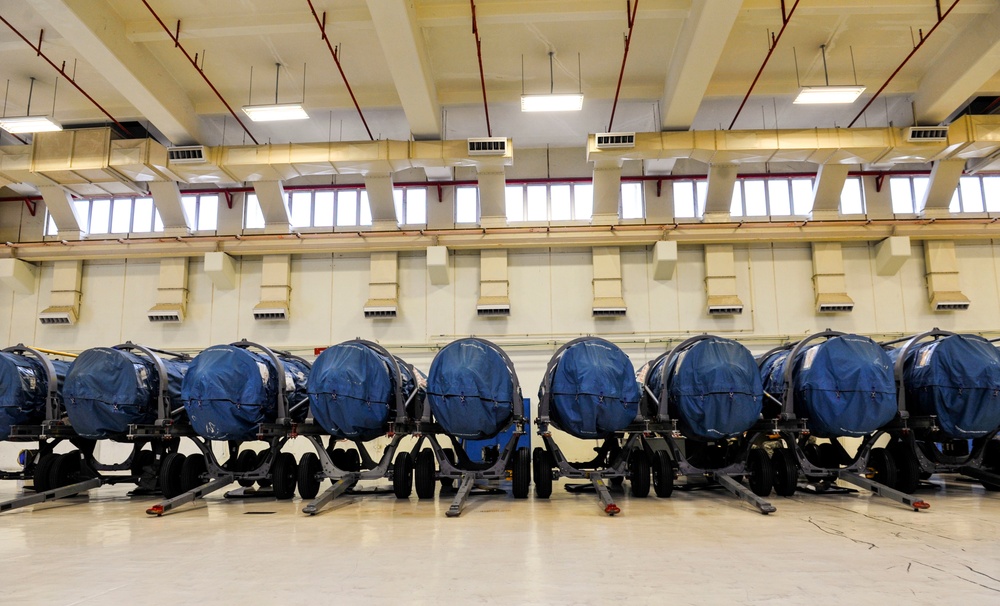 18th CMS provides 18th Wing's engine