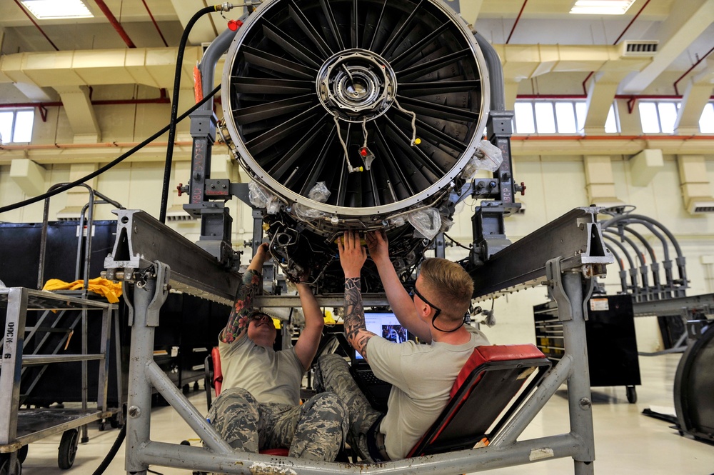 18th CMS maintains F-15 engines