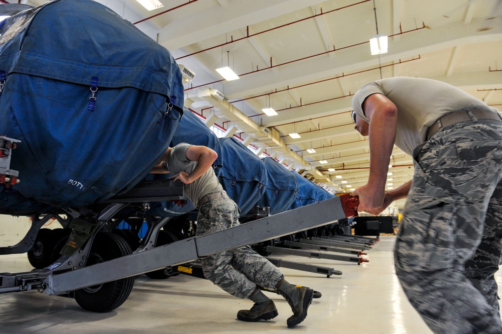 18th CMS provides 18th Wing's engine