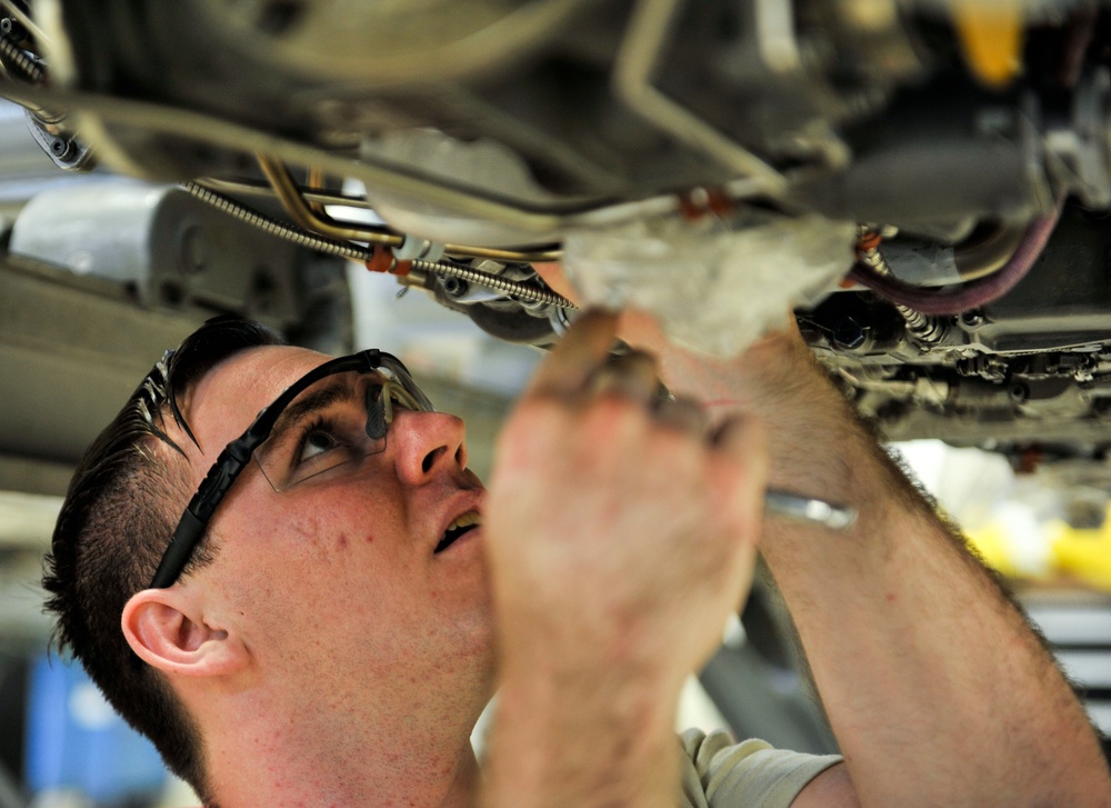 18th CMS provides 18th Wing's engine