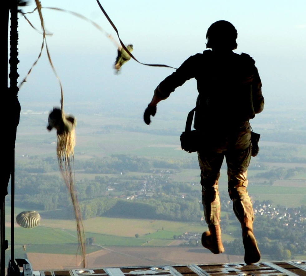 Parajumpers aridrop on Chievers Air Base for the first time in 51 years