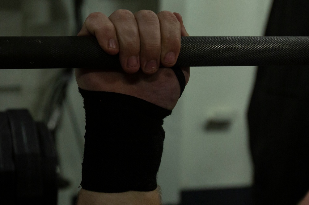 Make sure to stretch – Marines and Sailors compete in powerlifting competition aboard Wasp