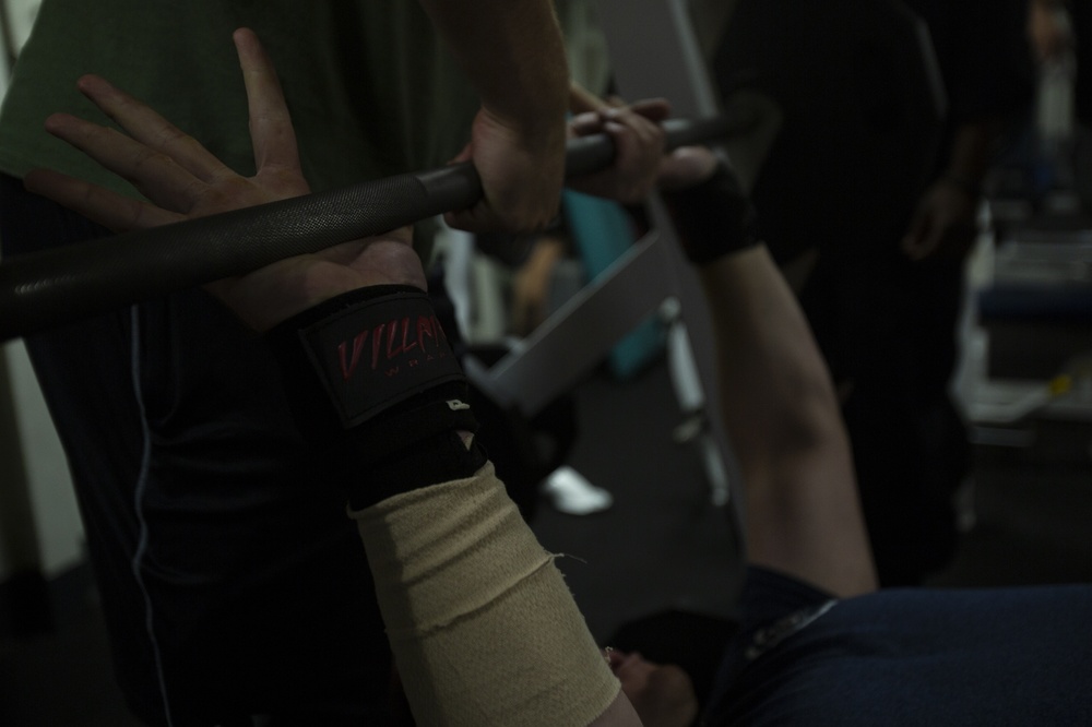 Make sure to stretch – Marines and Sailors compete in powerlifting competition aboard Wasp
