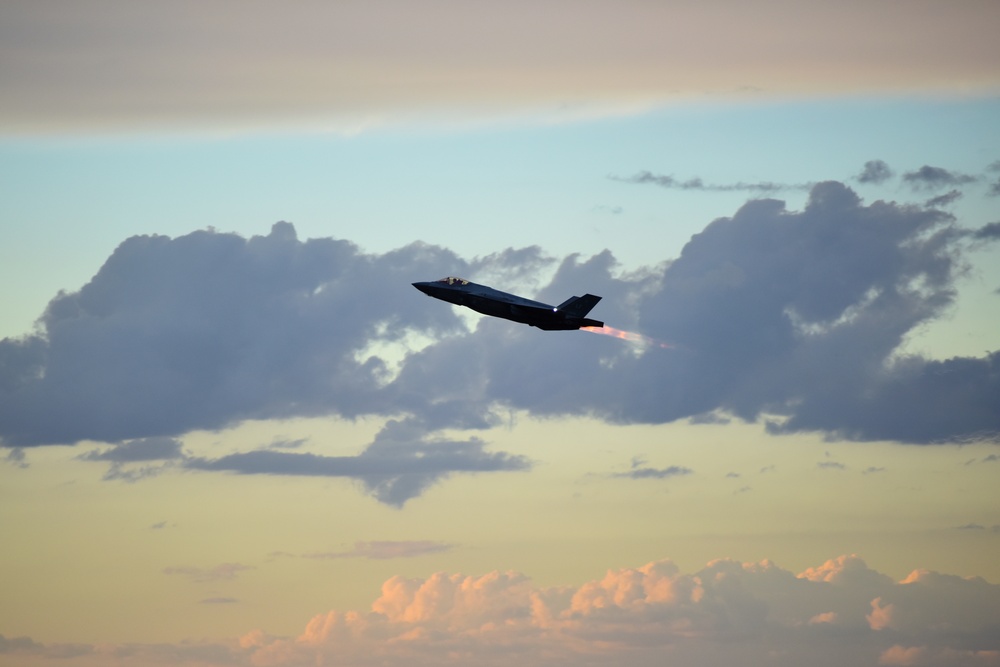 F-35 Night Flying