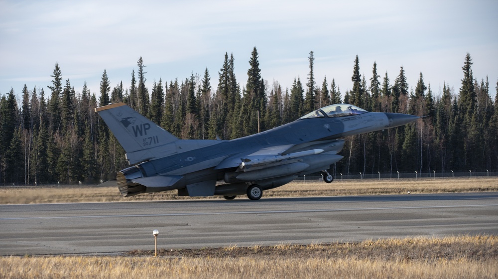 Wolf Pack Arrives in AK for RED FLAG-Alaska 19-1