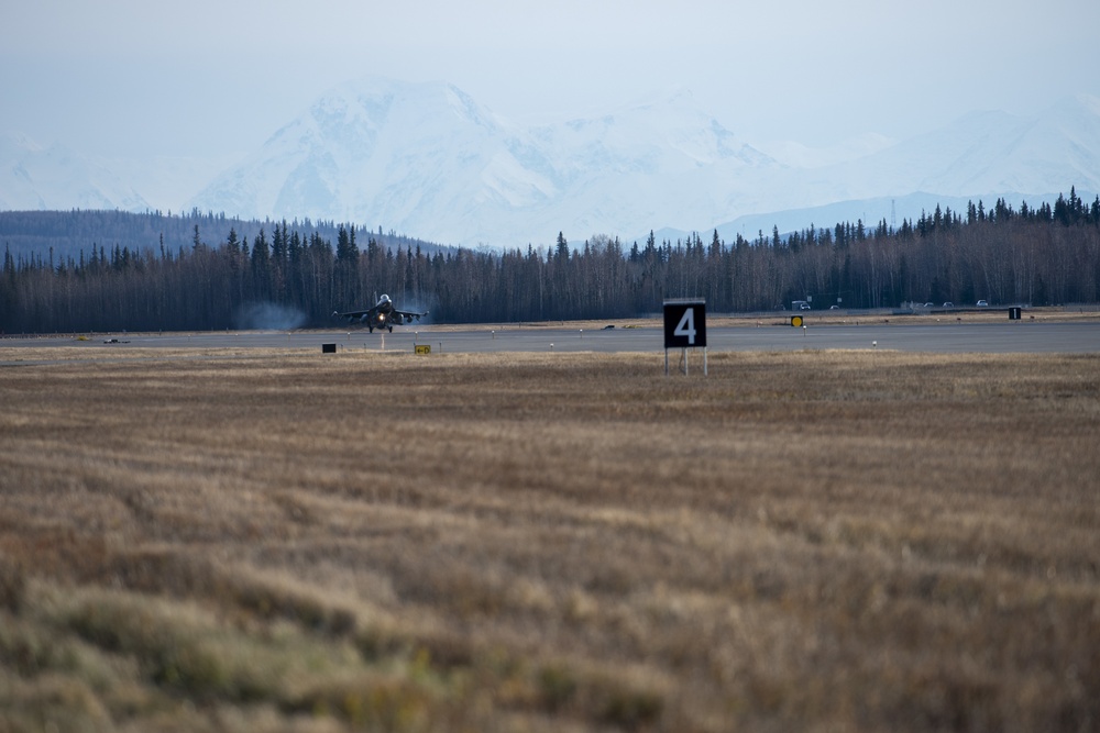 Wolf Pack Arrives in AK for RED FLAG-Alaska 19-1