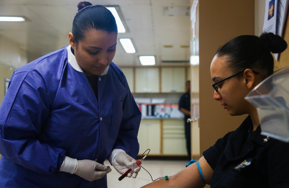 USNS Comfort Laboratory Corpsman Conducts Training