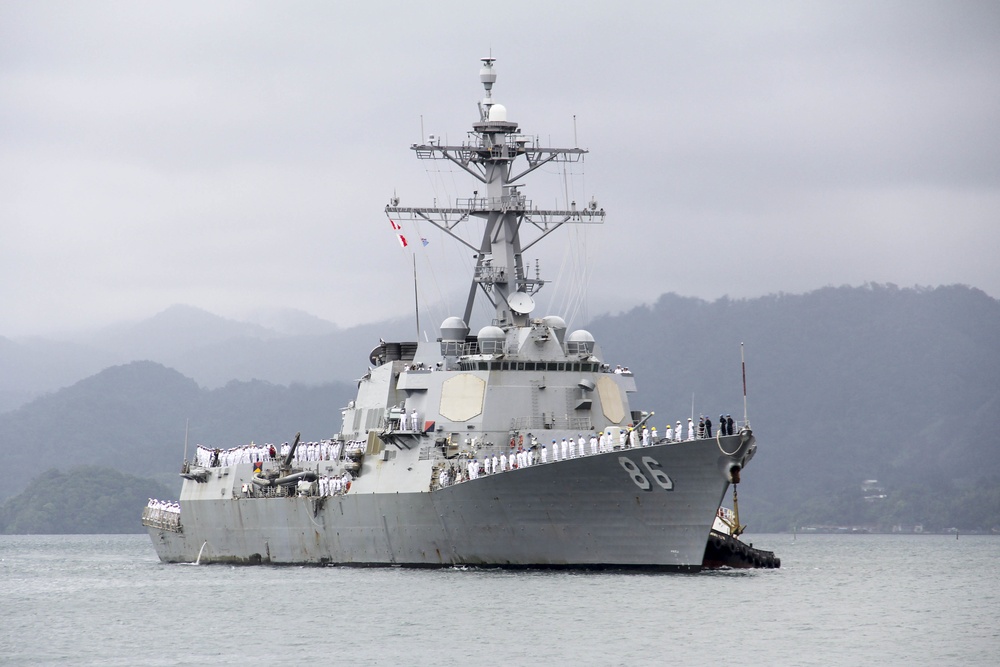 USS Shoup Arrives to Fiji