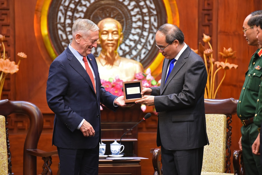 Mattis Meets With Party Secretary in Ho Chi Minh City