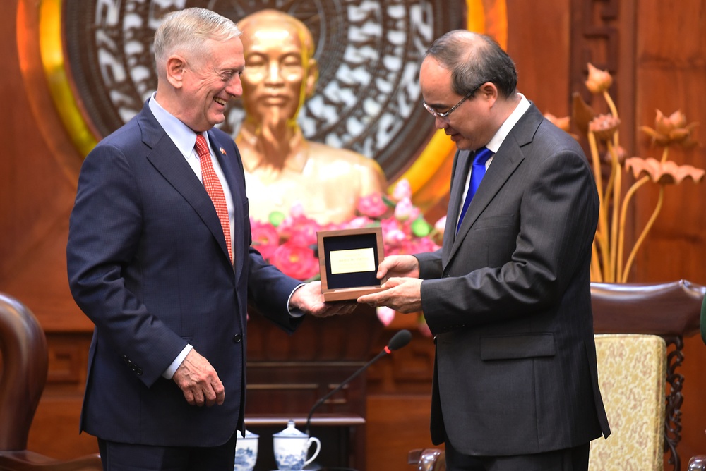 Mattis Meets With Party Secretary in Ho Chi Minh City