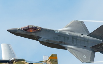 F-35 Heritage Flight Team performs in Bell Fort Worth Alliance AirShow