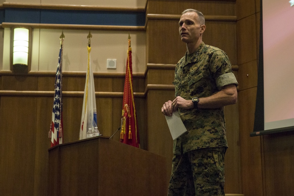 ACMC Speaks to Commander's Course