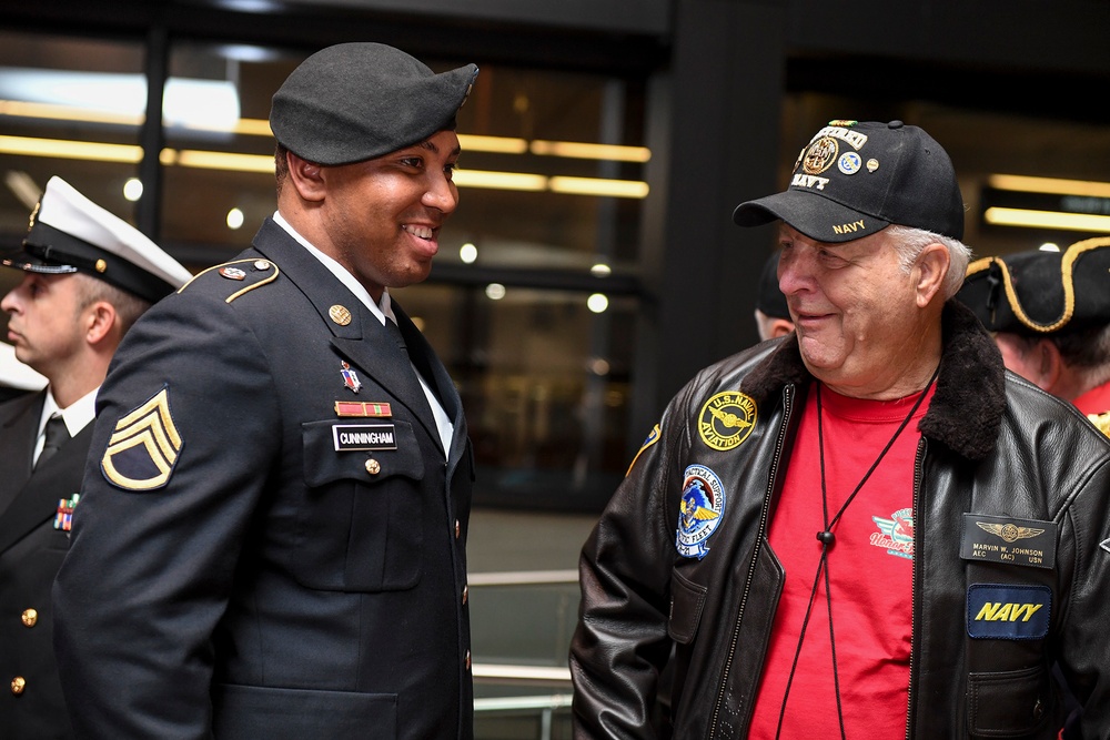 Service Members Welcome Back SEATAC Honor Flight Veterans