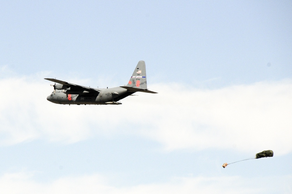Air National Guard C-130 performs a low-cost, low-altitude drop at the 2018 Reno Air Races