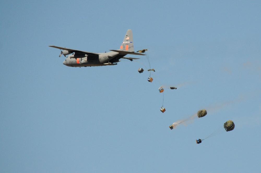Air National Guard C-130 performs Mass Cargo Delivery System Container drop at the 2018 Reno Air Races
