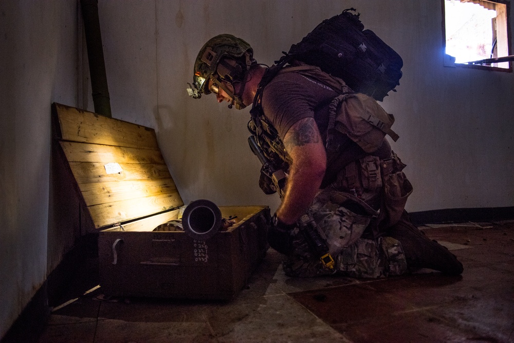 EODMU 5 Conducts Field Training Exercise