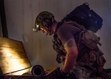 EODMU 5 Conducts Field Training Exercise