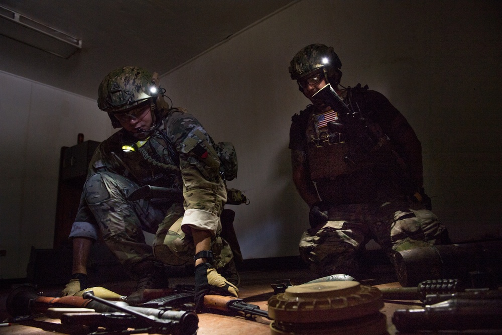EODMU 5 Conducts Field Training Exercise