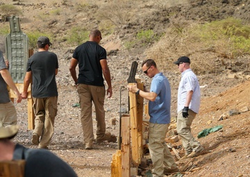 404th Civil Affairs conducts M4 training