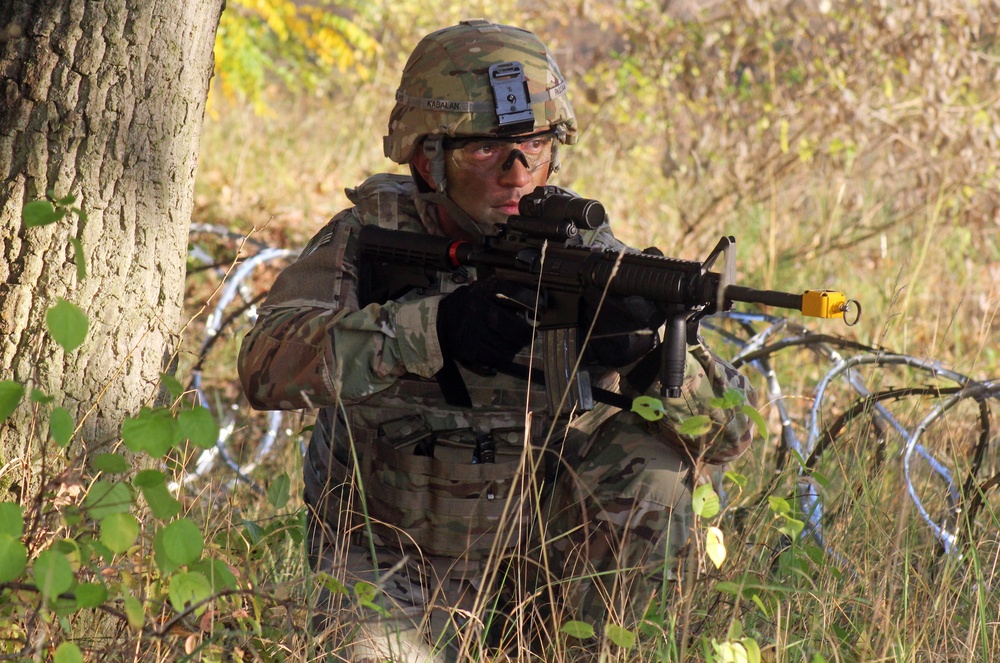 66th MI BDE HHC conducts company field training exercise
