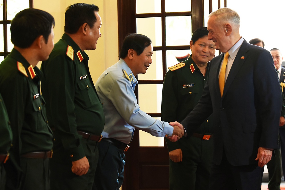 Mattis Meets with Vietnamese Minister of National Defense Ngo Xuan Lich