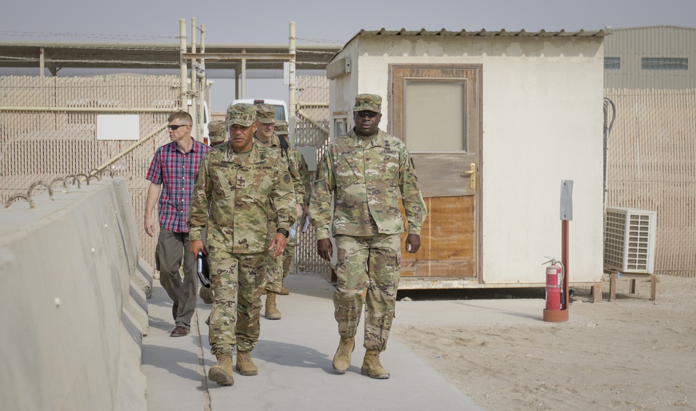 U.S. Army Lt. Gen. Michael X. Garrett visits Soldiers in Qatar