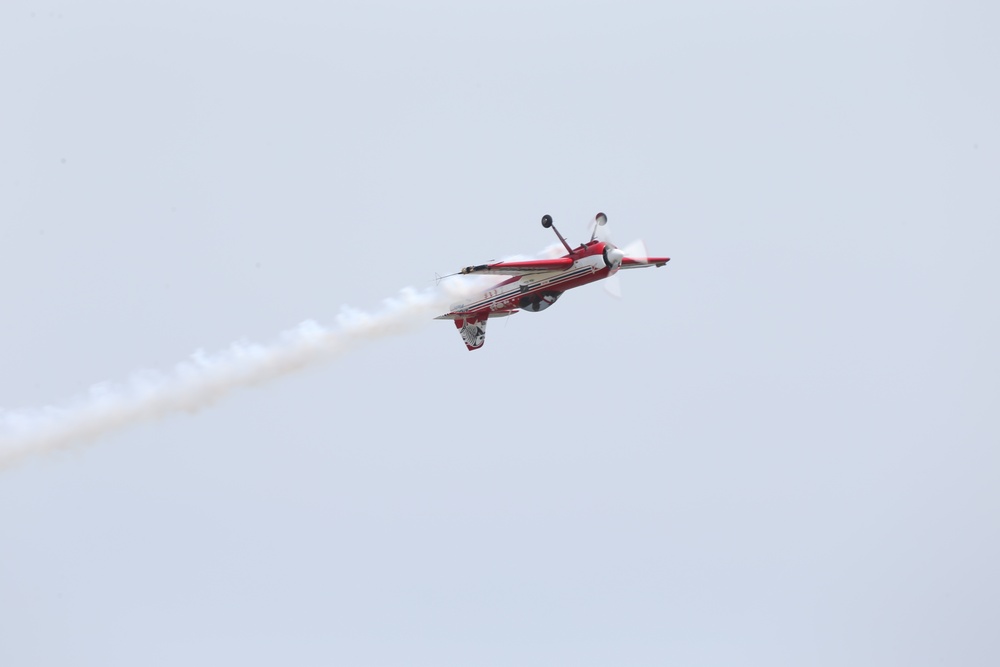 Hubie Tolson performs during the 2018 MCAS Cherry Point Air Show