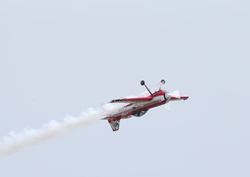 Hubie Tolson performs during the 2018 MCAS Cherry Point Air Show