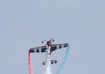Hubie Tolson performs during the 2018 MCAS Cherry Point Air Show