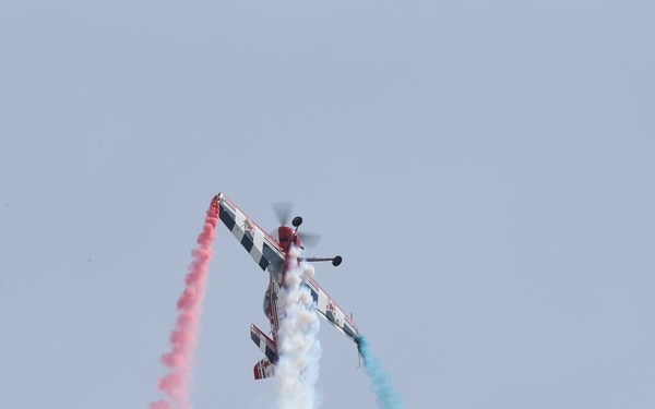 Hubie Tolson performs during the 2018 MCAS Cherry Point Air Show