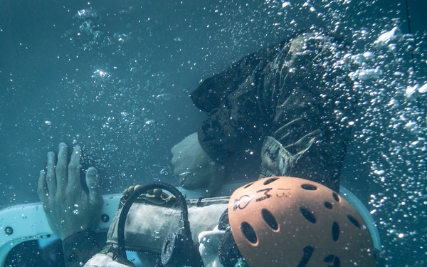 11th MEU Underwater Egress Training