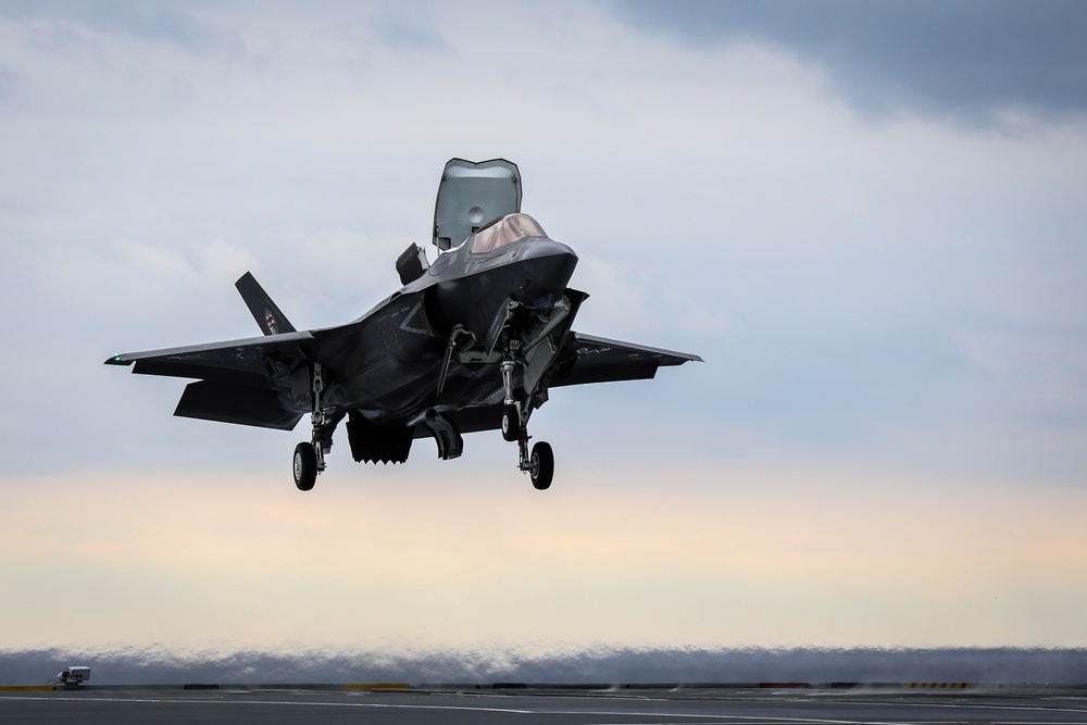 F-35 ITF test pilot conducts the world’s first SRVL