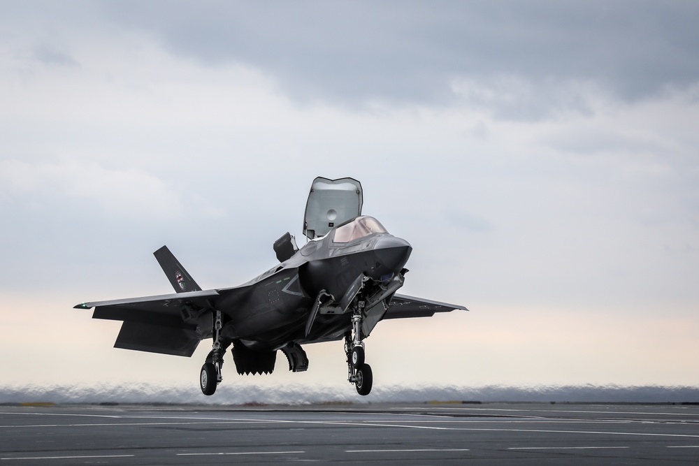 F-35 ITF test pilot conducts the world’s first SRVL