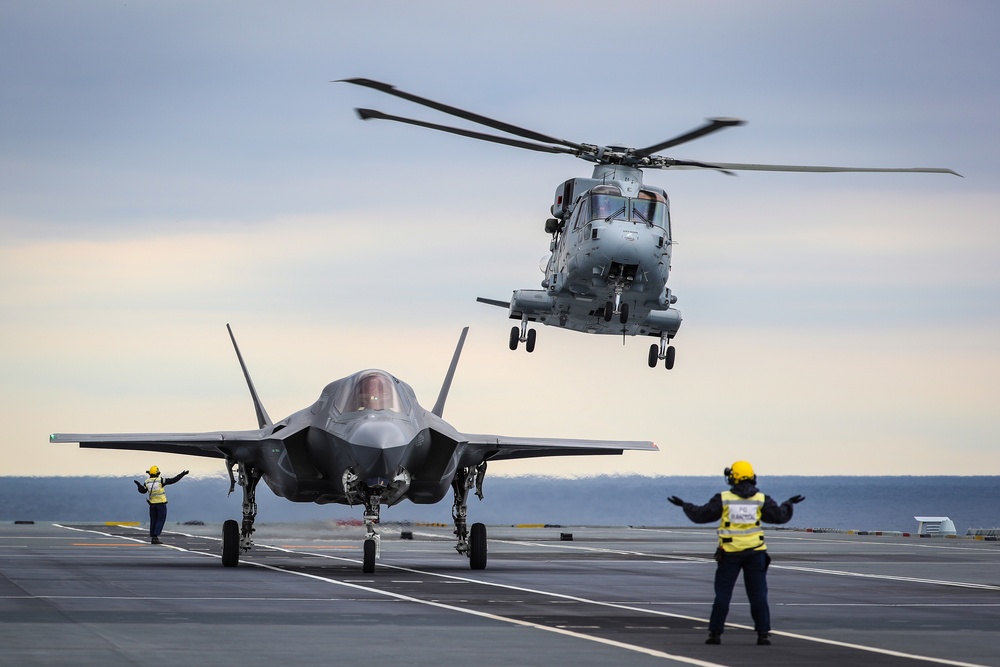 F-35 ITF test pilot conducts the world’s first SRVL