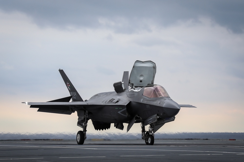 F-35 ITF test pilot conducts the world’s first SRVL