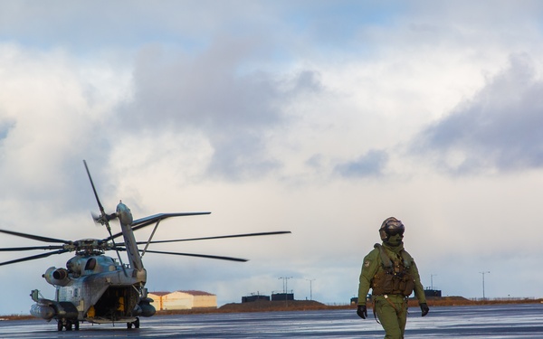 Marines particpate in exercise Trident Juncture 18 training in Iceland