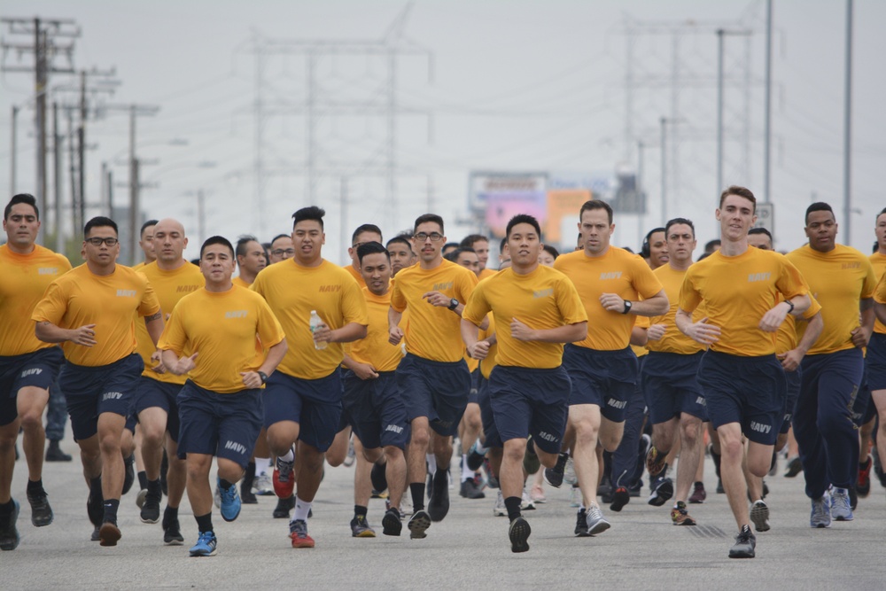 Navy Operational Support Center Los Angeles Sailors Perform Physical Readiness Test