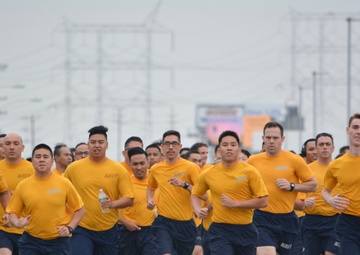 Navy Operational Support Center Los Angeles Sailors Perform Physical Readiness Test